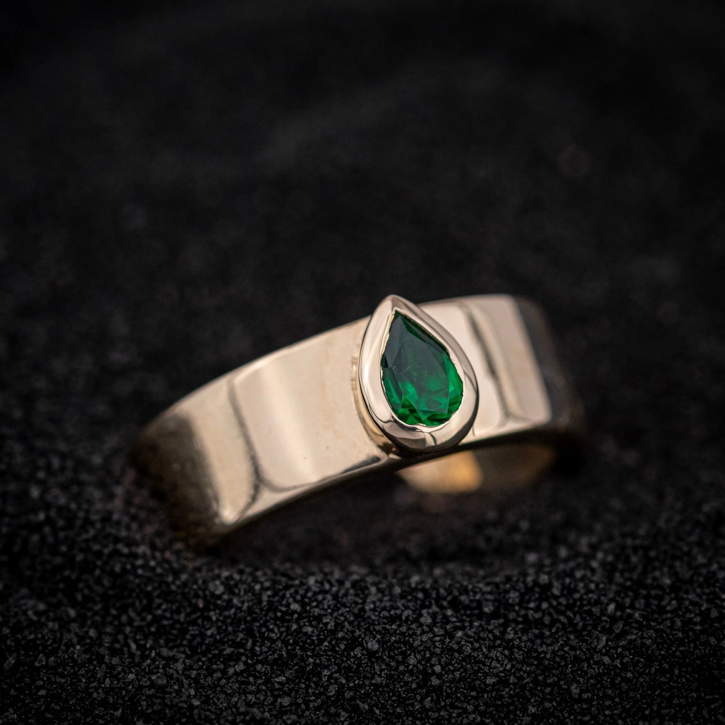 Emerald Marea Ring