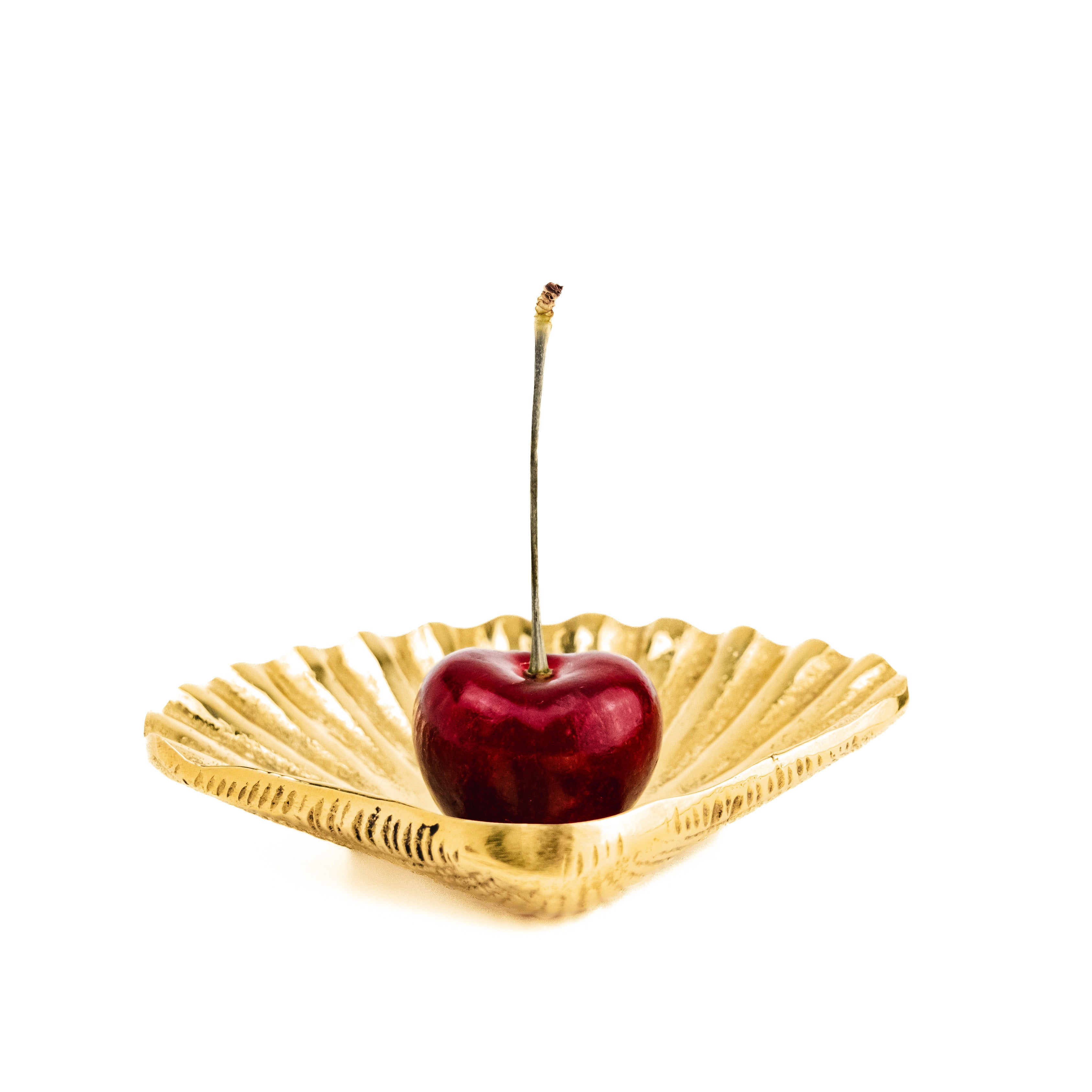 Small shell catchall dish in solid brass